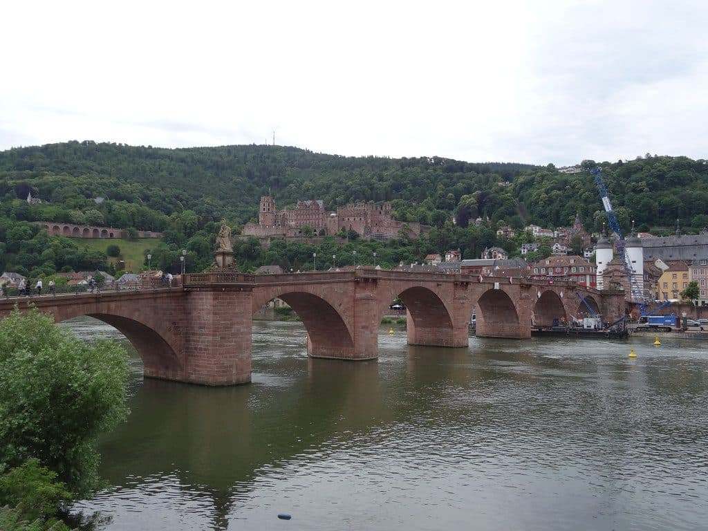 Sicherheitstechnische Betreuung in Heidelberg: Alte Brücke über den Neckar mit dem Schloss
