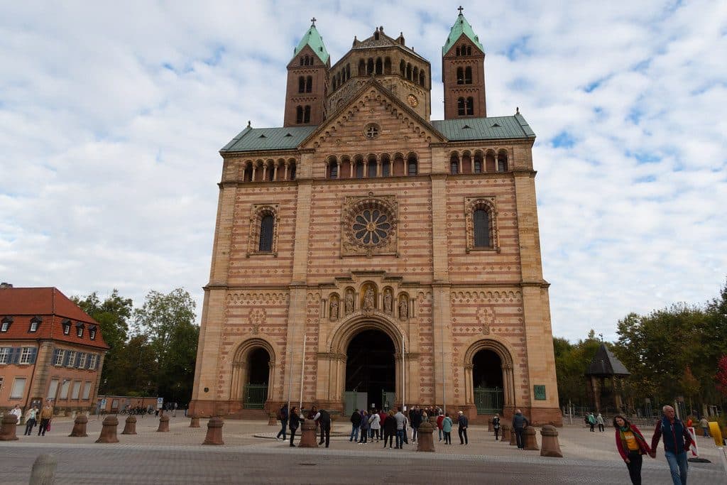 Sicherheitstechnische Betreuung in Speyer: Kaiserdom vom Domplatz aus