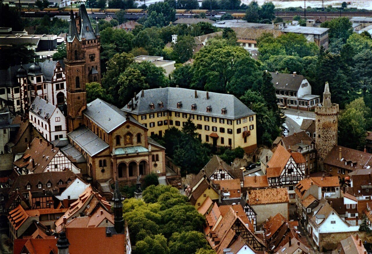 Sicherheitstechnische Betreuung in Weinheim: Altstadt mit Schloss und Burg Windeck