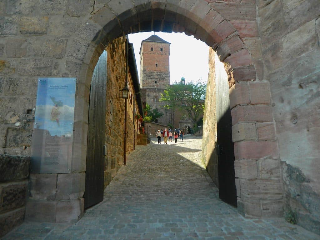 Sicherheitstechnische Betreuung in Nürnberg: Tor zur Kaiserburg